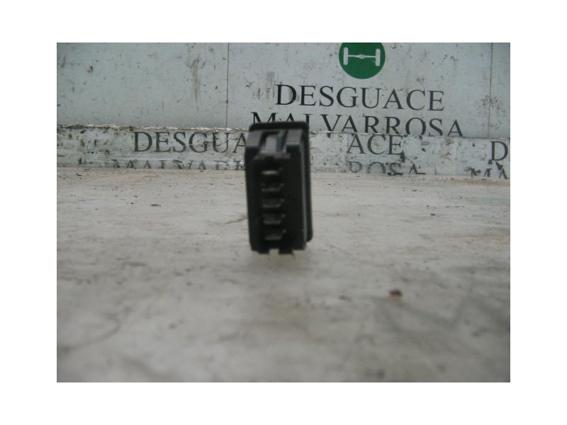 Recambio de mando elevalunas delantero izquierdo para peugeot 306 berlina 3/5 puertas (s1) style referencia OEM IAM   