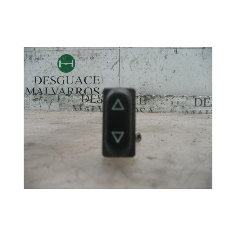 Recambio de mando elevalunas trasero izquierdo para peugeot 306 berlina 3/5 puertas (s1) style referencia OEM IAM   