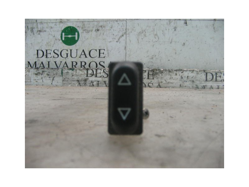 Recambio de mando elevalunas trasero izquierdo para peugeot 306 berlina 3/5 puertas (s1) style referencia OEM IAM   