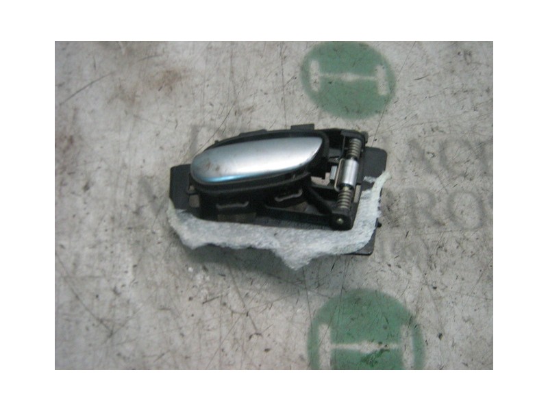 Recambio de maneta interior delantera derecha para peugeot 206 berlina xt referencia OEM IAM   