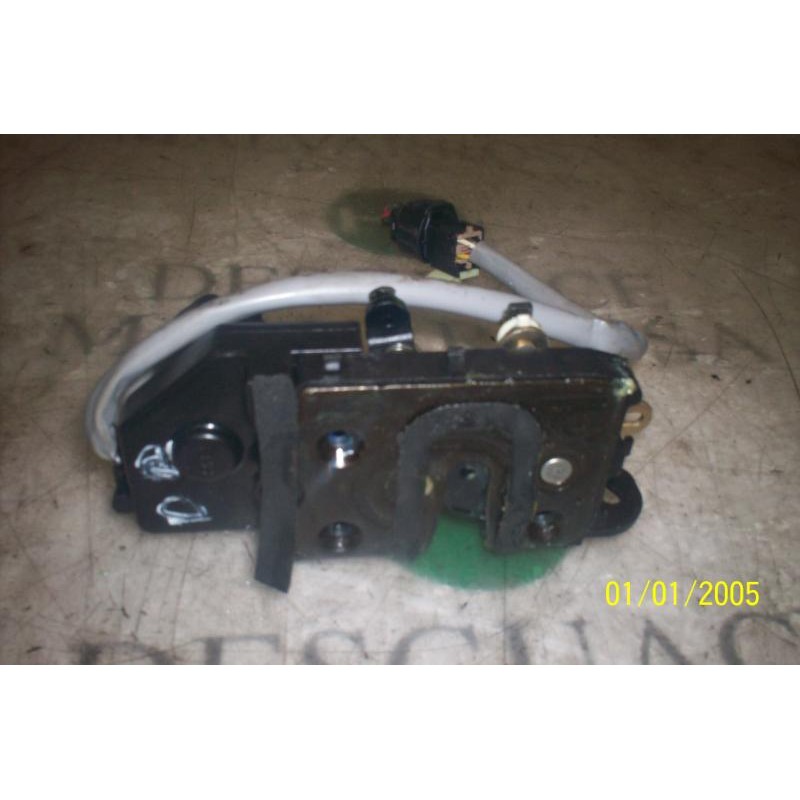 Recambio de cerradura puerta delantera derecha para hyundai getz (tb) 1.3 gls referencia OEM IAM 813201C201  