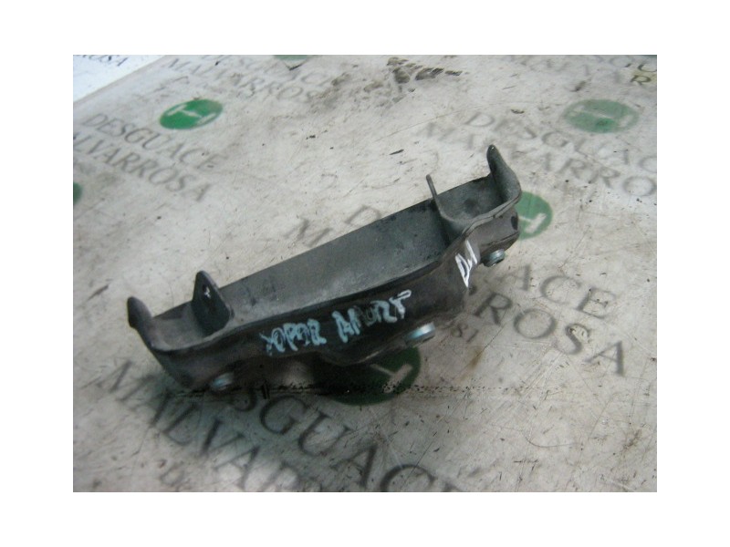 Recambio de soporte brazo suspension delantero izquierdo para volkswagen passat berlina (3b2) berlina referencia OEM IAM   