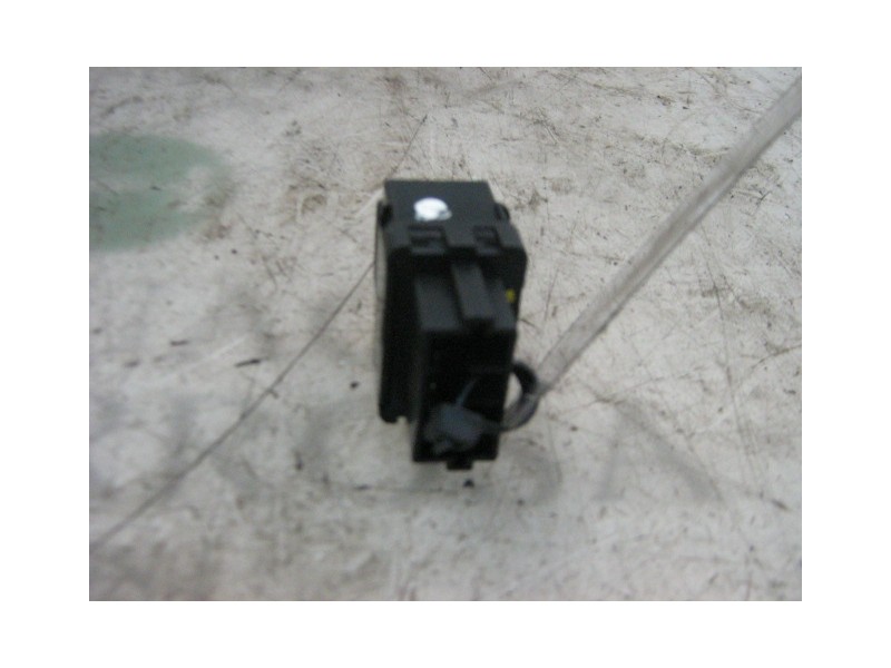 Recambio de mando elevalunas delantero derecho para citroën c3 1.1 collection referencia OEM IAM   