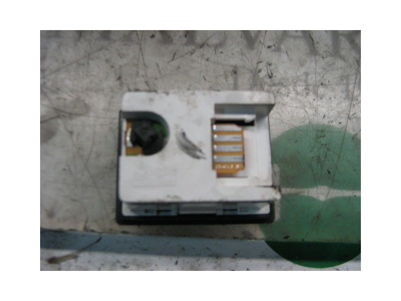 Recambio de mando multifuncion para nissan trade 100 referencia OEM IAM   