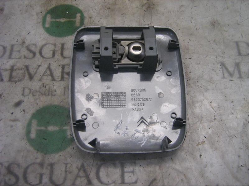 Recambio de piloto interior para citroën xsara berlina 1.9 td exclusive referencia OEM IAM   