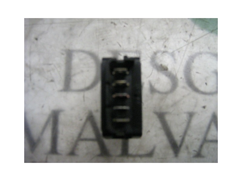 Recambio de mando elevalunas delantero izquierdo para citroën xsara coupe 1.9 td seduction referencia OEM IAM   