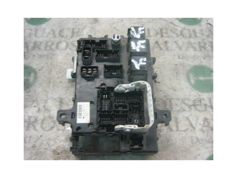 Recambio de caja reles / fusibles para nissan primera berlina (p11) comfort referencia OEM IAM   