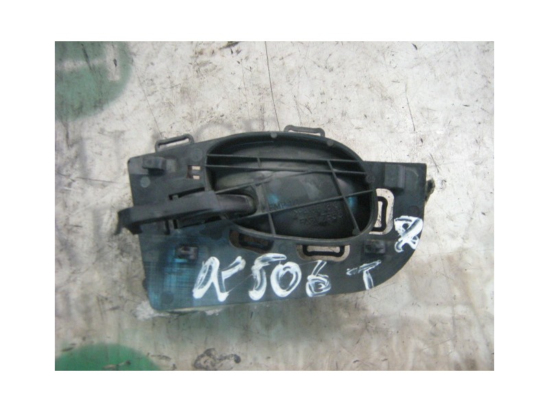 Recambio de maneta interior trasera derecha para peugeot 206 berlina 1.9 diesel referencia OEM IAM   