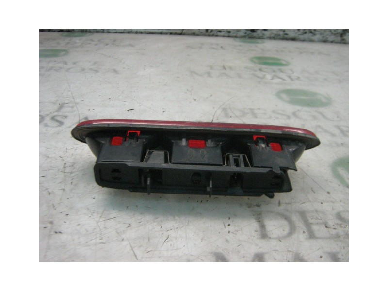 Recambio de piloto trasero central para renault clio i phase iii 1.9 d rn referencia OEM IAM   