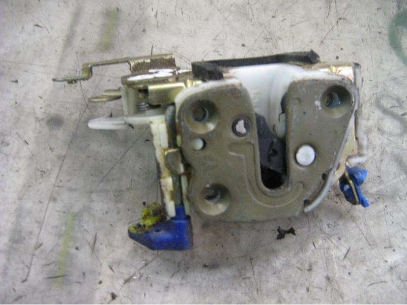 Recambio de cerradura puerta delantera derecha para nissan vanette cargo (hc23) referencia OEM IAM   