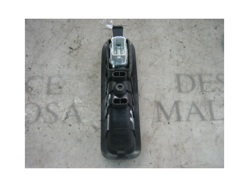Recambio de mando elevalunas trasero derecho para renault scenic ii grand confort dynamique referencia OEM IAM   