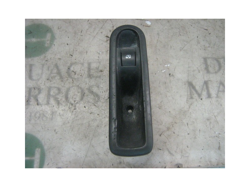 Recambio de mando elevalunas trasero izquierdo para renault scenic ii grand confort dynamique referencia OEM IAM   