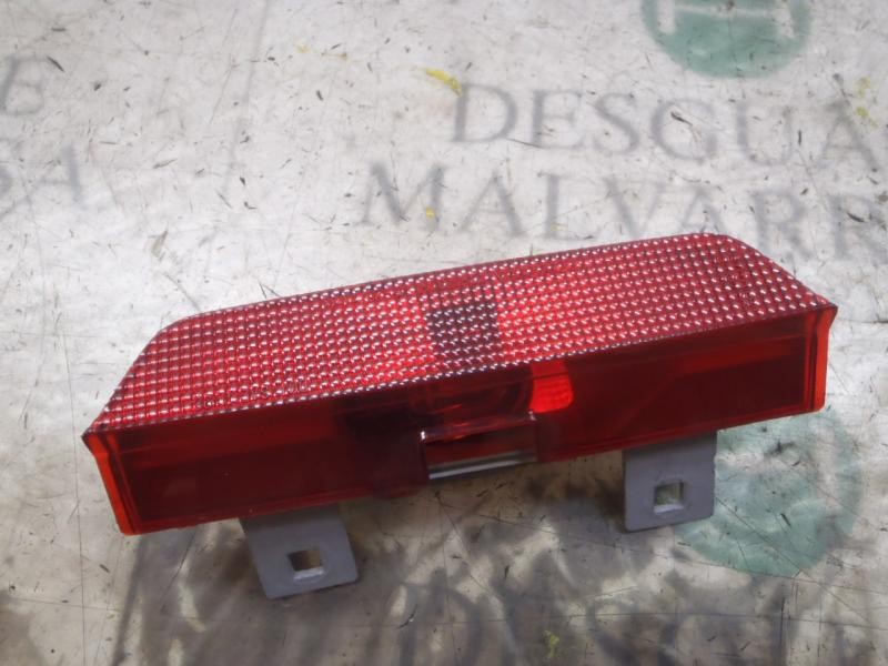 Recambio de piloto trasero central para toyota rav 4 (a2) 2.0 luna 4x4 (2003) referencia OEM IAM 8157049015  