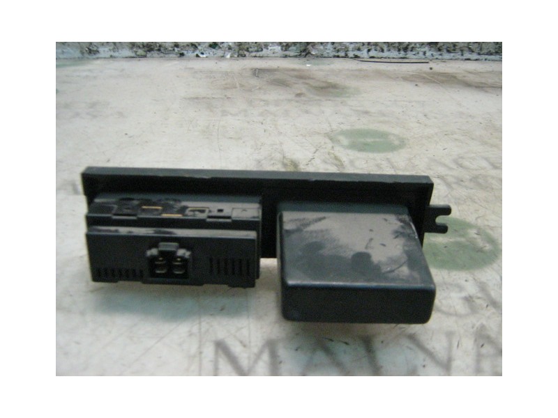 Recambio de mando multifuncion para kia rio ls berlina (5-ptas.) referencia OEM IAM   