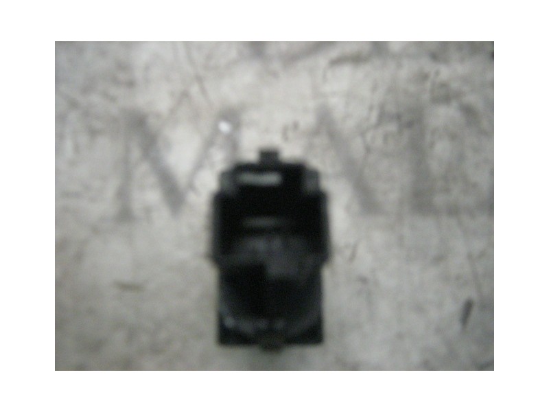 Recambio de mando elevalunas trasero izquierdo para ford mondeo berlina (ge) ambiente referencia OEM IAM   