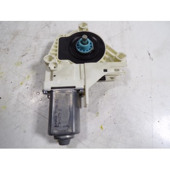 MOTOR ELEVALUNAS TRASERO DERECHO 8K0959812B 8K0959812B 1101997000350