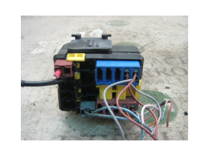 Recambio de caja reles / fusibles para peugeot 106 (s2) max d referencia OEM IAM   