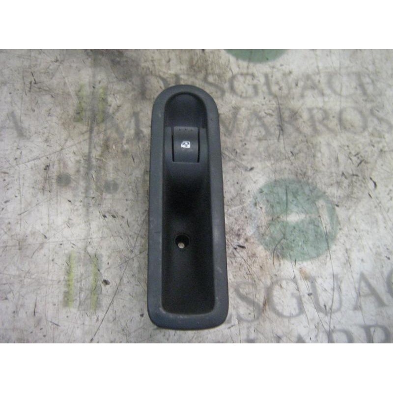 Recambio de mando elevalunas delantero derecho para renault megane ii classic berlina confort authentique referencia OEM IAM   