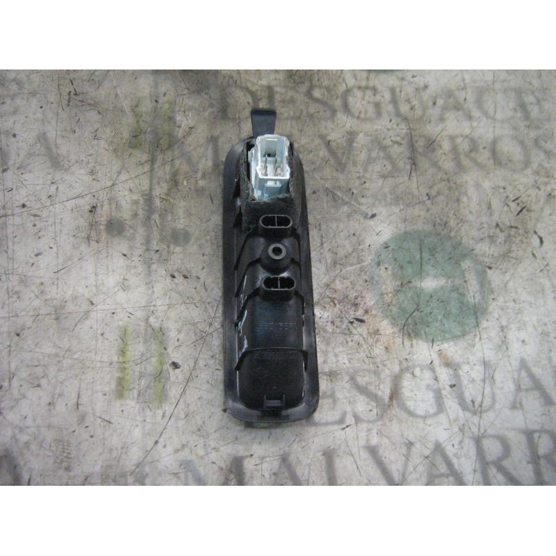 Recambio de mando elevalunas delantero derecho para renault megane ii classic berlina confort authentique referencia OEM IAM   