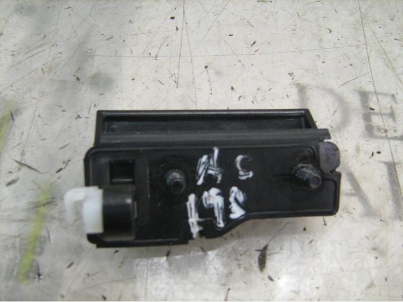 Recambio de maneta porton para hyundai accent (mc) gls full crdi referencia OEM IAM 817201E020  