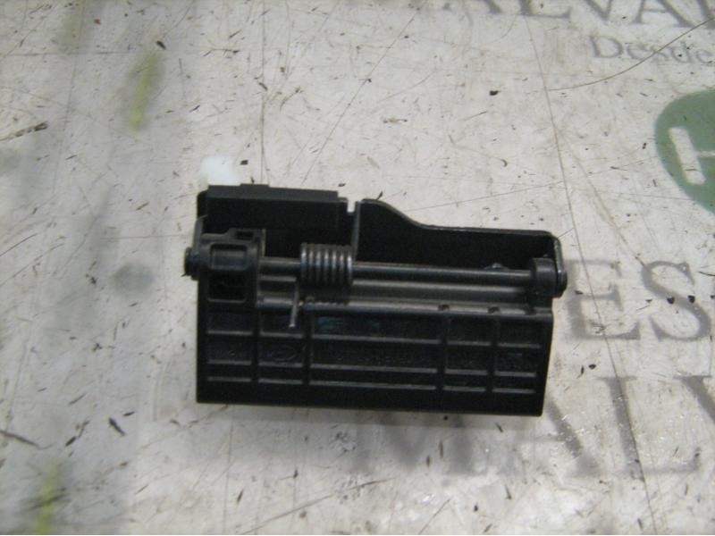 Recambio de maneta porton para hyundai accent (mc) gls full crdi referencia OEM IAM 817201E020  