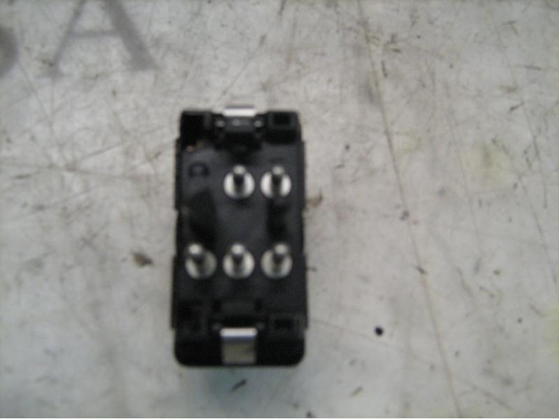 Recambio de mando elevalunas delantero izquierdo para bmw serie 5 berlina (e34) 3.5 24v cat referencia OEM IAM   