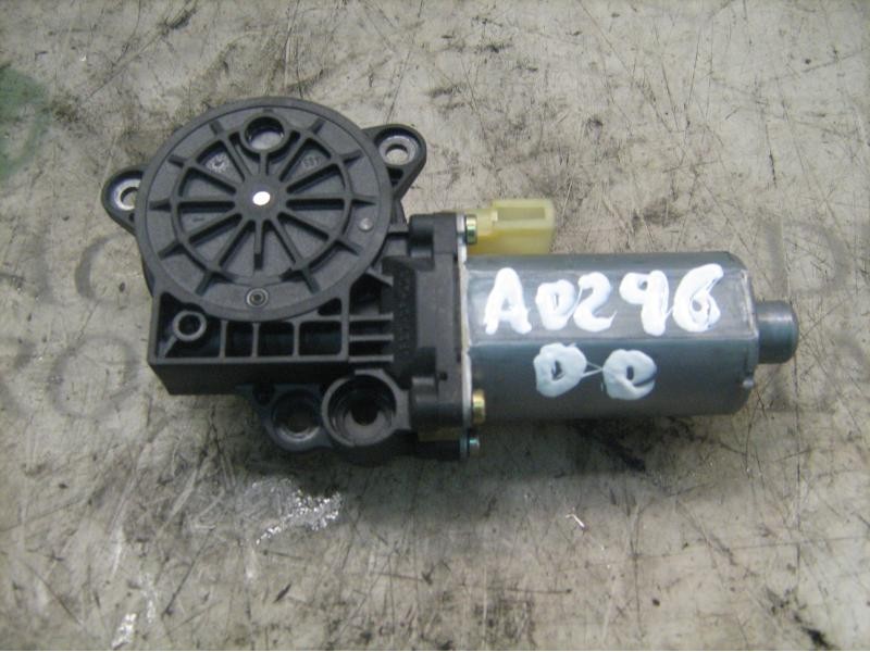 Recambio de motor elevalunas delantero derecho para ford fiesta (cbk) ghia referencia OEM IAM   