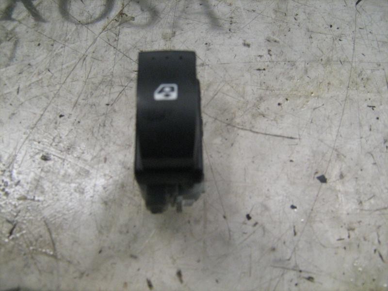 Recambio de mando elevalunas trasero izquierdo para renault megane ii berlina 5p confort dynamique referencia OEM IAM   