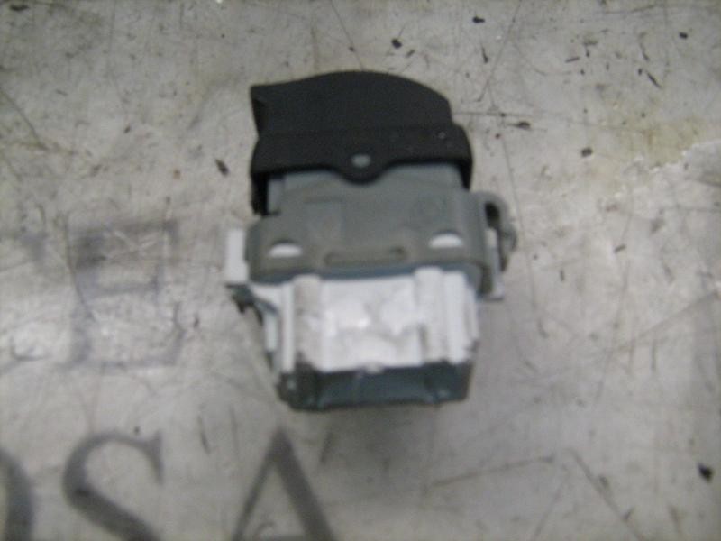 Recambio de mando elevalunas trasero izquierdo para renault megane ii berlina 5p confort dynamique referencia OEM IAM   