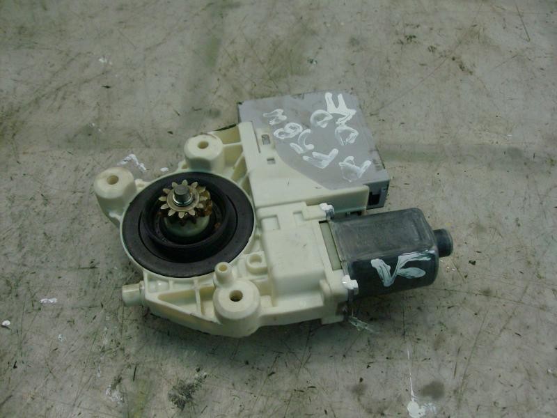 Recambio de motor elevalunas delantero derecho para ford focus berlina (cap) ghia referencia OEM IAM   