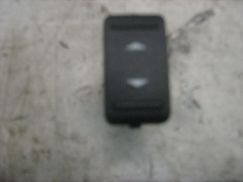 Recambio de mando elevalunas trasero derecho para ford focus berlina (cap) ghia referencia OEM IAM   