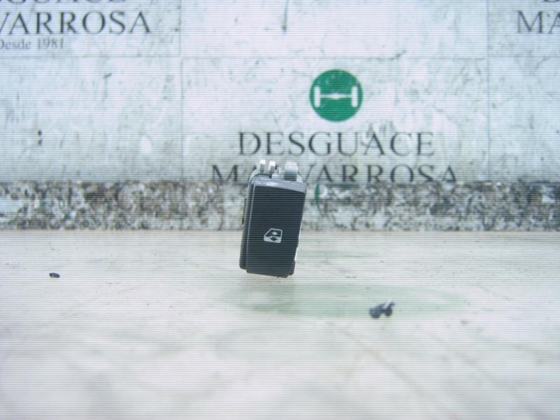 Recambio de mando elevalunas delantero derecho para renault scenic ii authentique referencia OEM IAM   