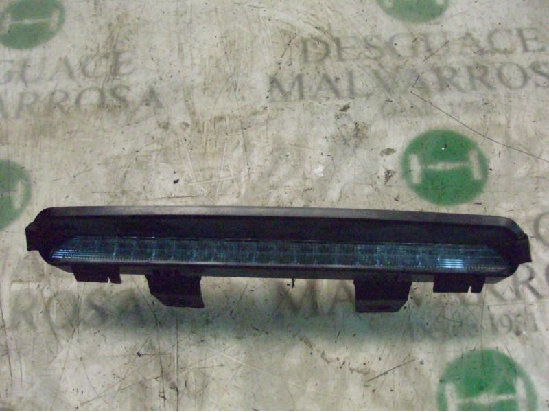 Recambio de piloto trasero central para volvo v40 familiar 1.9 d referencia OEM IAM   