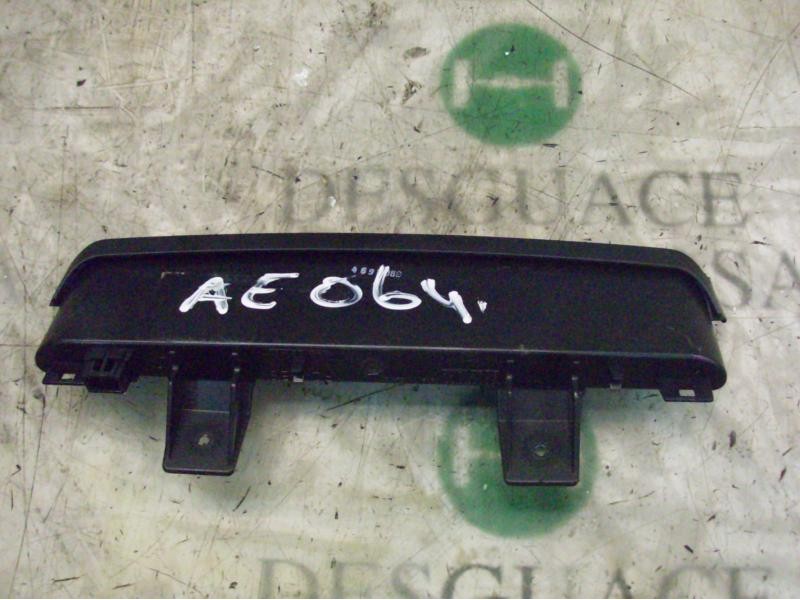 Recambio de piloto trasero central para volvo v40 familiar 1.9 d referencia OEM IAM   