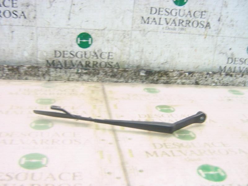 Recambio de brazo limpia delantero izquierdo para nissan vanette cargo (hc23) referencia OEM IAM   