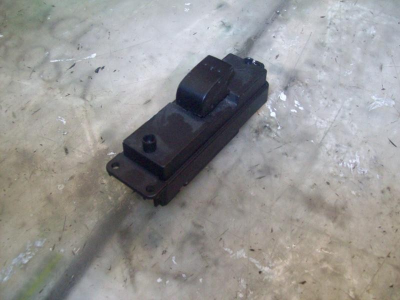 Recambio de mando elevalunas trasero izquierdo para mazda 3 berlina (bk) 1.6 crdt active referencia OEM IAM   