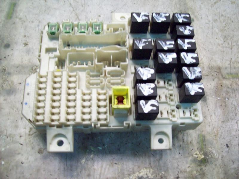 Recambio de caja reles / fusibles para mitsubishi colt berlina 3 (cz) 1.1 invite referencia OEM IAM   