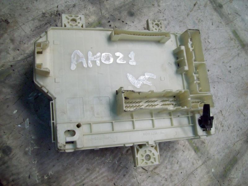 Recambio de caja reles / fusibles para mitsubishi colt berlina 3 (cz) 1.1 invite referencia OEM IAM   