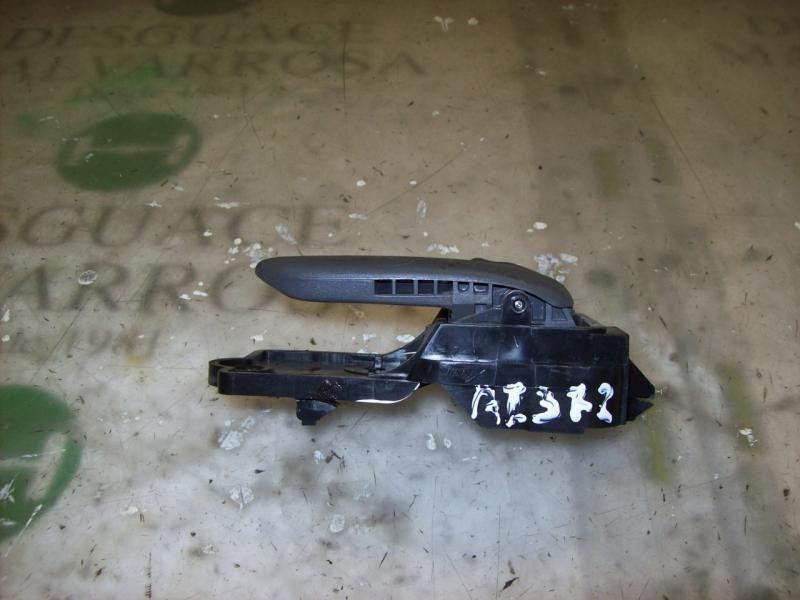 Recambio de maneta interior delantera derecha para toyota avensis monovolumen (t22) 2.0 sol referencia OEM IAM 6927705010B0  