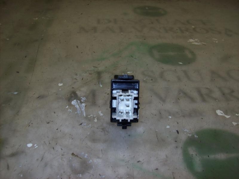 Recambio de mando elevalunas trasero derecho para toyota avensis monovolumen (t22) 2.0 sol referencia OEM IAM 8481005040  