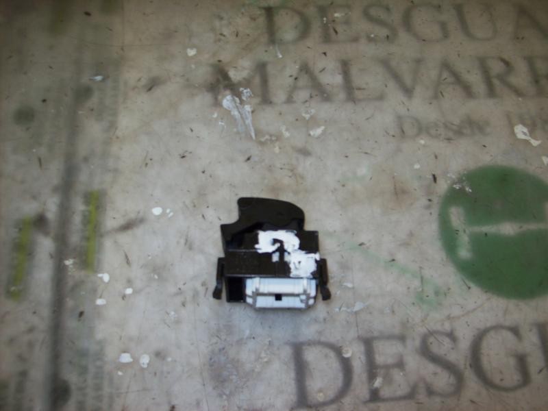 Recambio de mando elevalunas trasero derecho para toyota avensis monovolumen (t22) 2.0 sol referencia OEM IAM 8481005040  