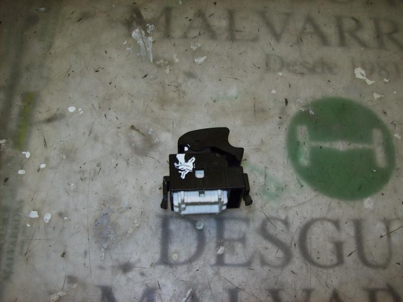 Recambio de mando elevalunas trasero derecho para toyota avensis monovolumen (t22) 2.0 sol referencia OEM IAM 8481005040  