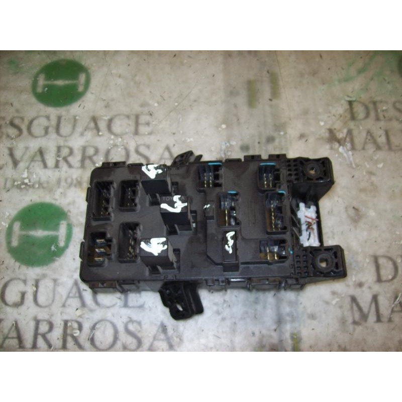 Recambio de caja reles / fusibles para toyota avensis monovolumen (t22) 2.0 sol referencia OEM IAM 8273005010 8273005010 