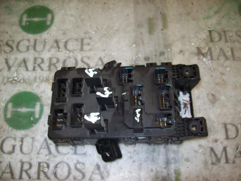 Recambio de caja reles / fusibles para toyota avensis monovolumen (t22) 2.0 sol referencia OEM IAM 8273005010 8273005010 