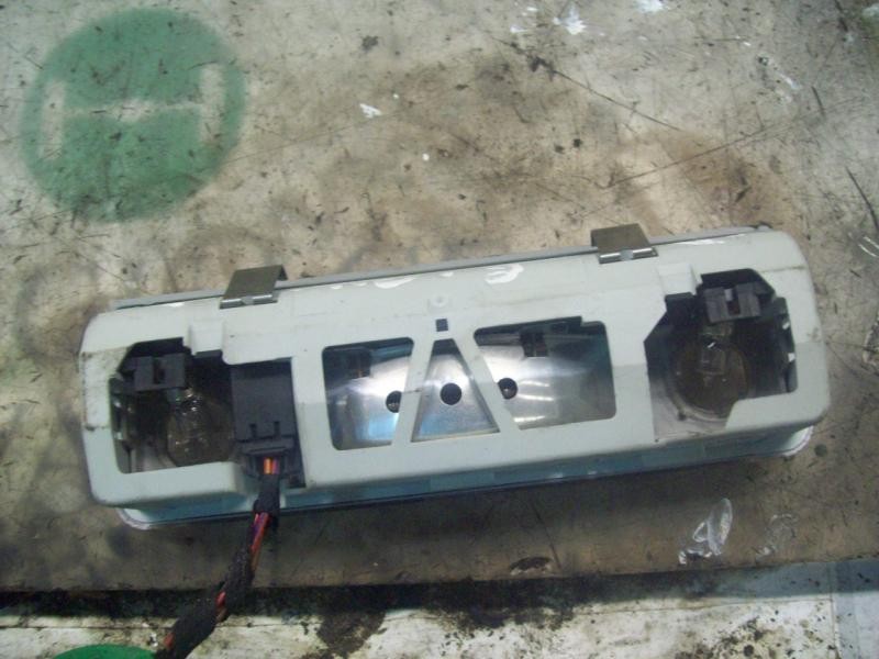 Recambio de piloto interior para bmw serie 5 berlina (e39) 523i referencia OEM IAM 63318369511  