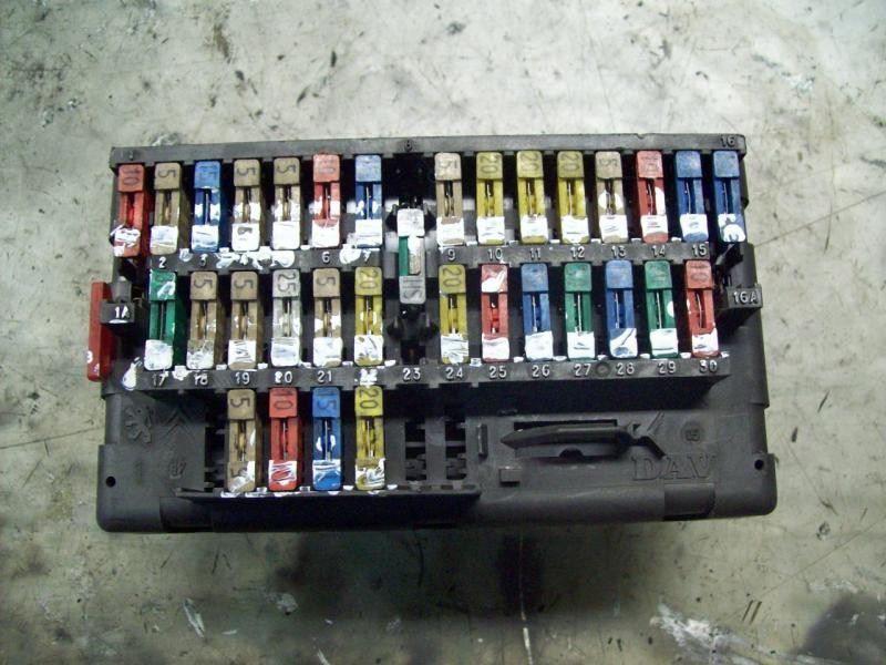 Recambio de caja reles / fusibles para citroën berlingo 1.9 diesel referencia OEM IAM   