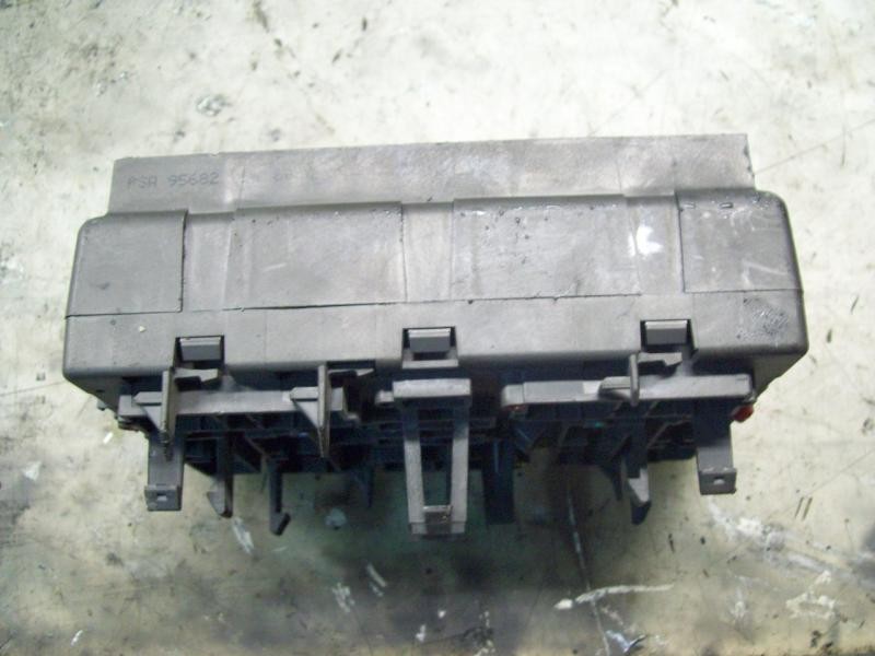 Recambio de caja reles / fusibles para citroën berlingo 1.9 diesel referencia OEM IAM   