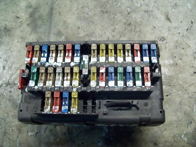 Recambio de caja reles / fusibles para citroën berlingo 1.9 diesel referencia OEM IAM   