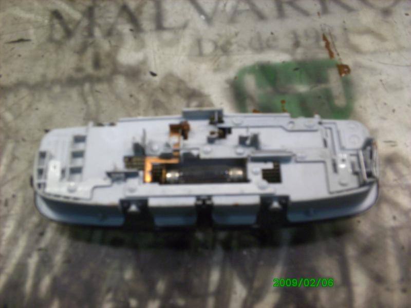 Recambio de piloto interior para ford focus berlina (cap) ghia referencia OEM IAM   