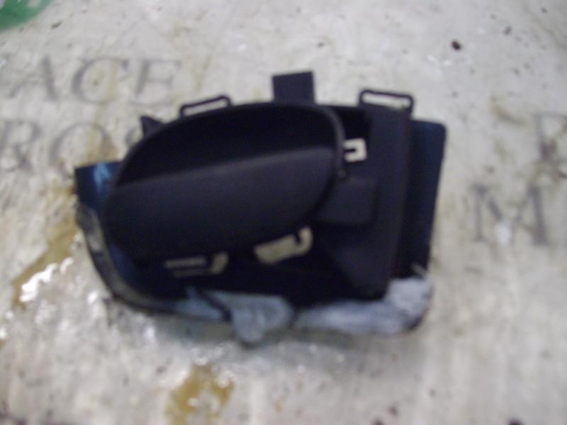 Recambio de maneta interior delantera derecha para peugeot 206 berlina 1.4 hdi referencia OEM IAM   